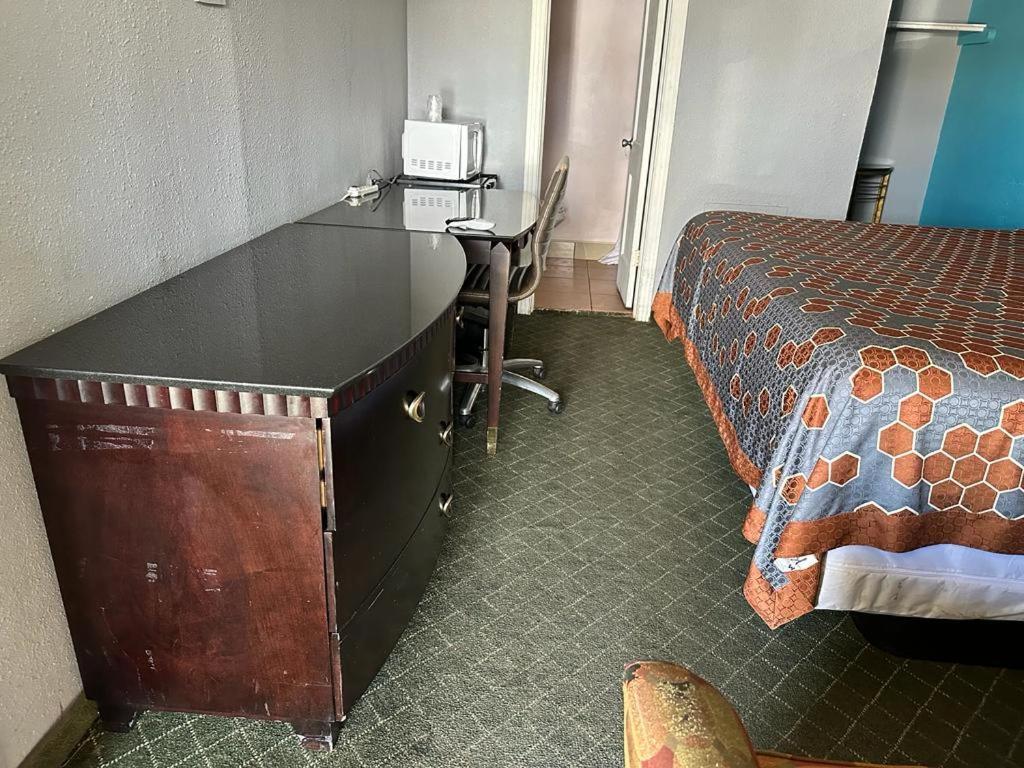 Mayo Inn Розуэлл Экстерьер фото